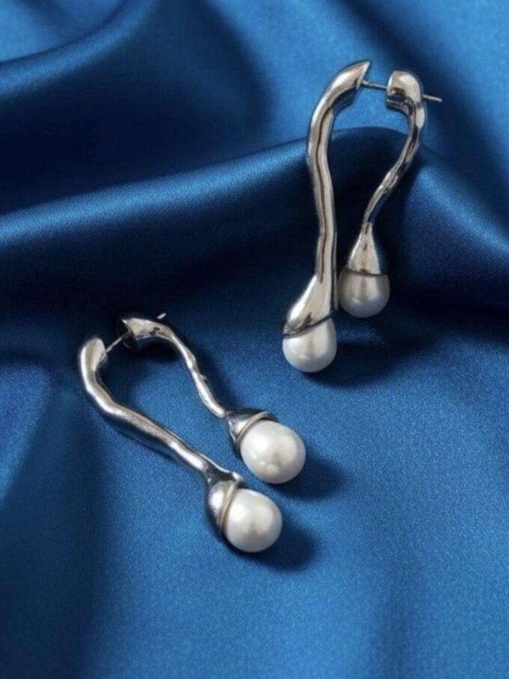 Pearl Earrings Solanales Baroque Silver Museum Modern Front Back Earrings Boho